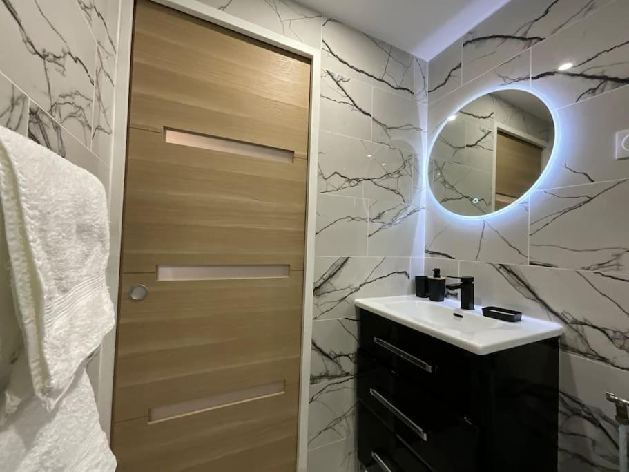Ks Paris Studio Appart Near Station Gare Du Nord And Gare De L Est Экстерьер фото